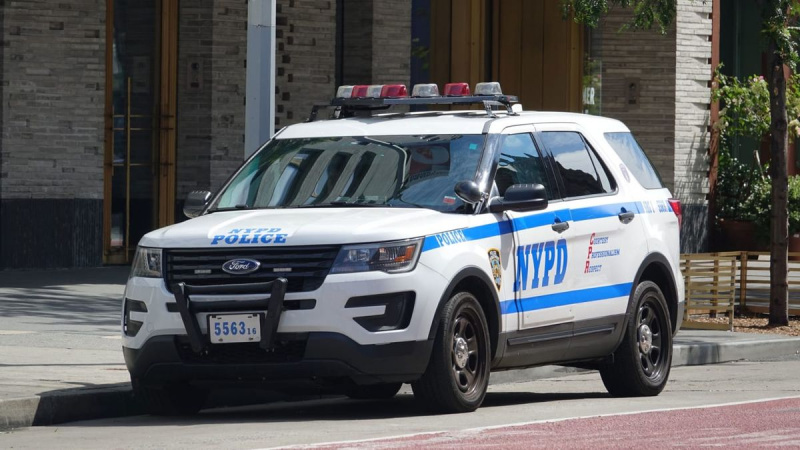 La polizia di New York interrompe la rissa illegale di 200 persone nell'evento Fight Club del Bronx