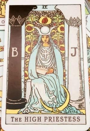 a carta de tarô da alta sacerdotisa